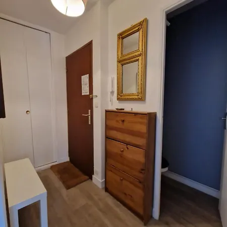 Bord De Apartment